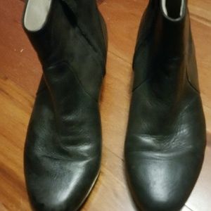 Size 9 women's bootie